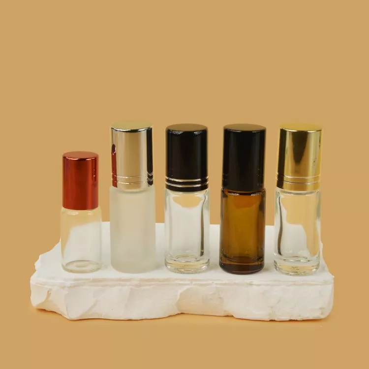 In che modo le bottiglie roll-on di olio essenziale premium proteggono l'attività dell'olio essenziale durante il trasporto quotidiano e i viaggi a lunga distanza?